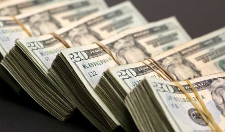 Oligarhii ruşi bănuiţi de corupţie vor trebui să explice acum provenienţa averii lor. 