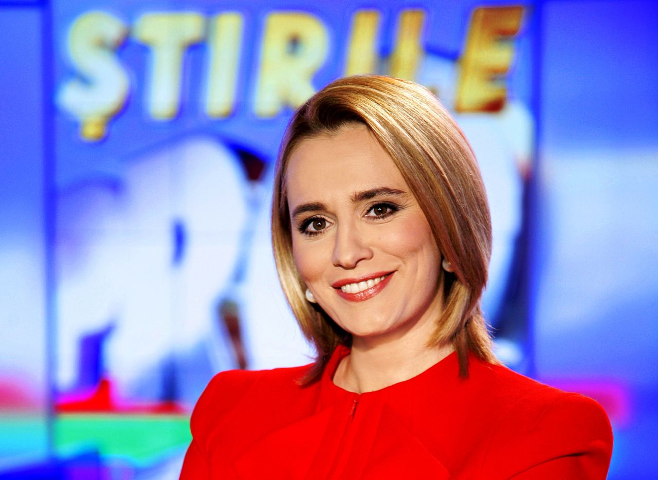 Andreea Esca are aceeași coafură de 21 de ani. Cum arăta cu părul lung. Foto: click.ro