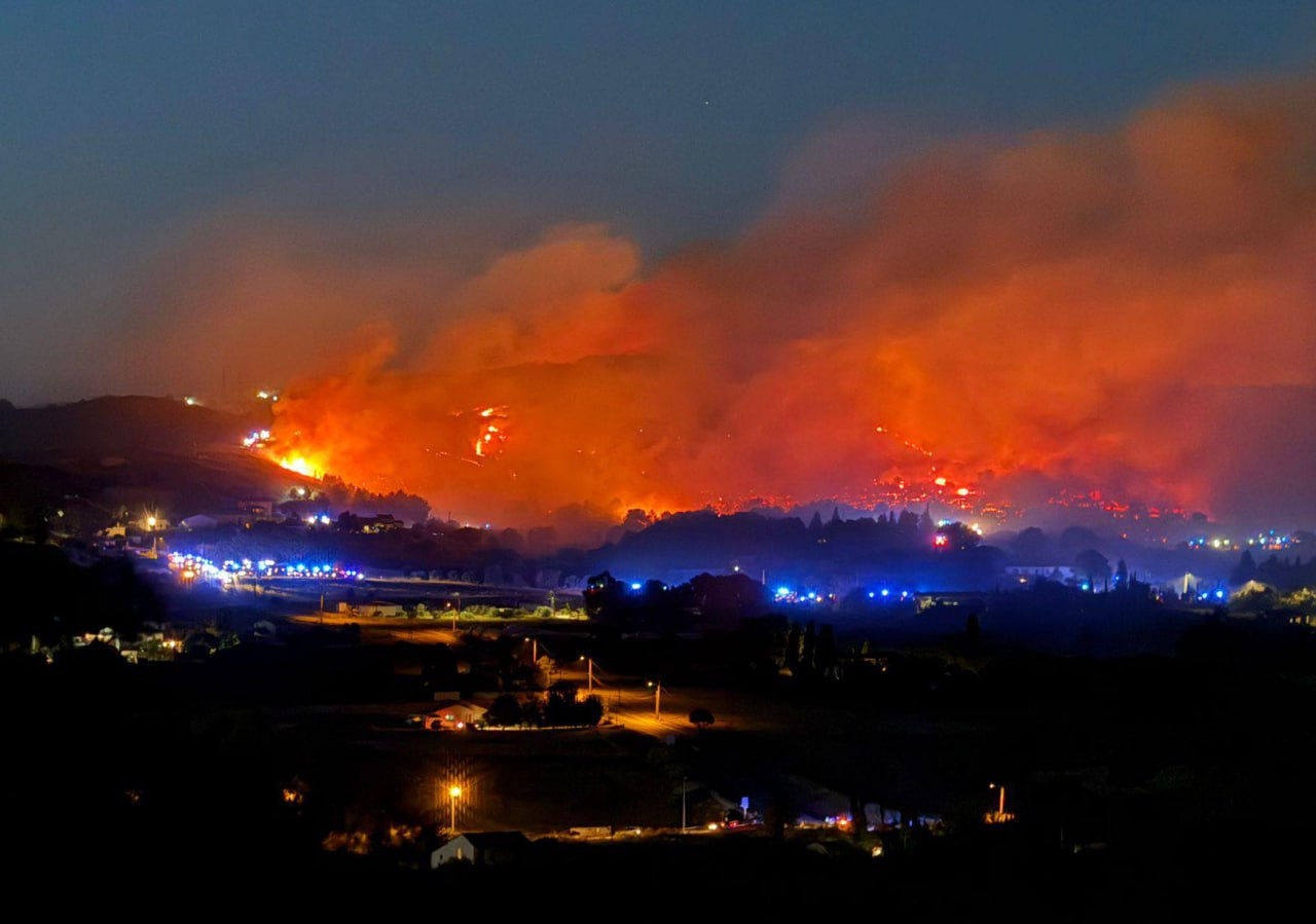 Incendiu de proporții în sudul Franței: Moldovenii care se află în zonă, îndemnați la prudență.