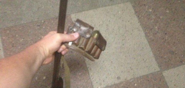 „Gangster” din Costești, prins beat la volan și cu arma în mașină. Foto: INP // Facebook