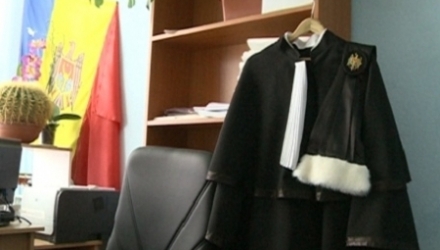 Trei judecători au fost numiți astăzi în funcție prin decret prezidențial.