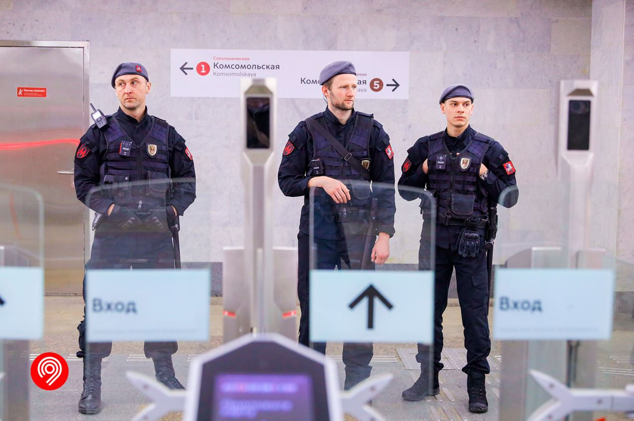 В московском метро проходят усиленные досмотры пассажиров.