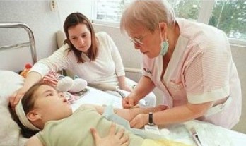 Potrivit medicului, sunt trei semne care trebuie să le dea părinţilor de bănuit că ar putea fi vorba de o intoxicaţie cu medicamente