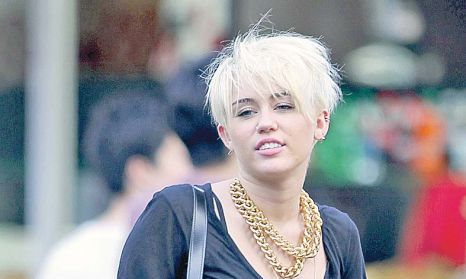Logodită cu actorul Liam Hemsworth, Miley nu ar accepta nici în ruptul capului să joace cu alt bărbat decât cel pe care îl iubeşte.