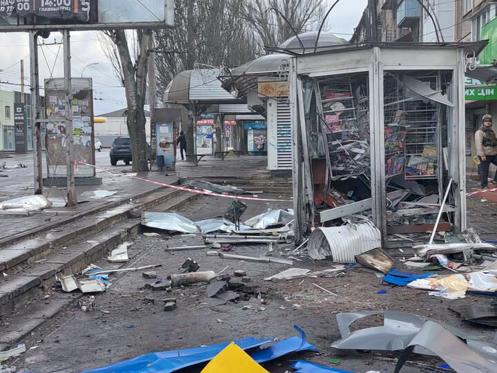 Центр Херсона попал под обстрел: есть погибшие и раненые.