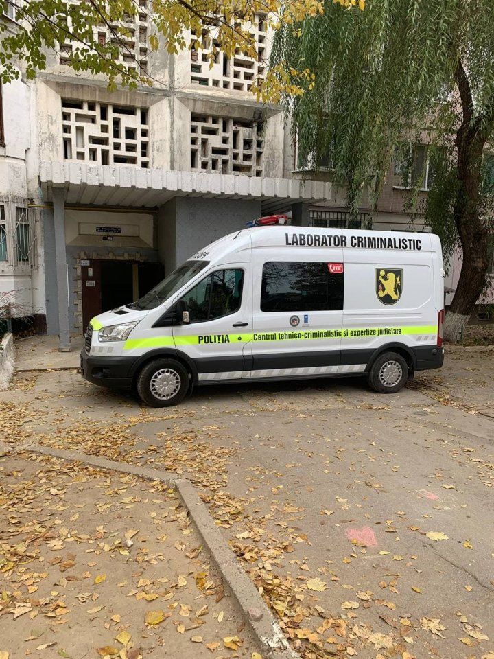 По предварительной версии, причиной смерти стала черепно-мозговая травма.