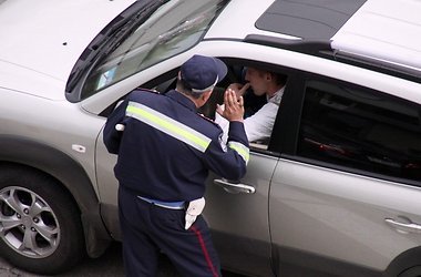 С многочисленными ожогами мужчина доставлен в отделение скорой помощи. 