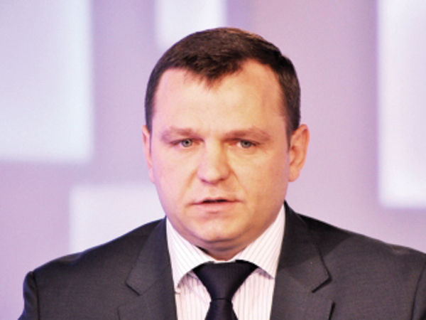 Rigiditatea politică de care dă dovadă domnul Năstase, orgoliul personal al domniei sale, egocentrismul și hipervalorizarea propriei persoane și subestimarea celorlalți par a fi semne ale unei abateri de la sănătatea psihică.