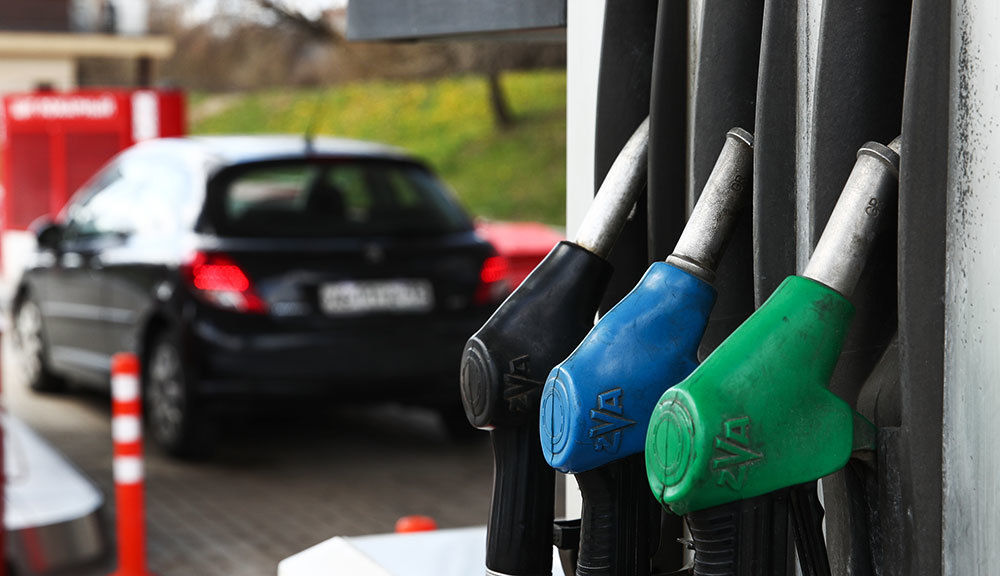 Горючее дешевеет. НАРЭ установило новые предельные цены на нефтепродукты.