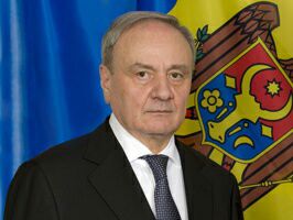 Timofti, obligat să spună CIJ-ului pe cine decorează. Foto: moldova.md