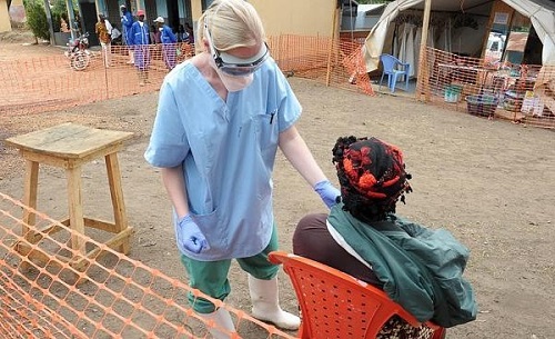Минимум 2100 человек скончались в Гвинее, Либерии, Сьерра-Леоне, Нигерии за этот год, передает BBC.