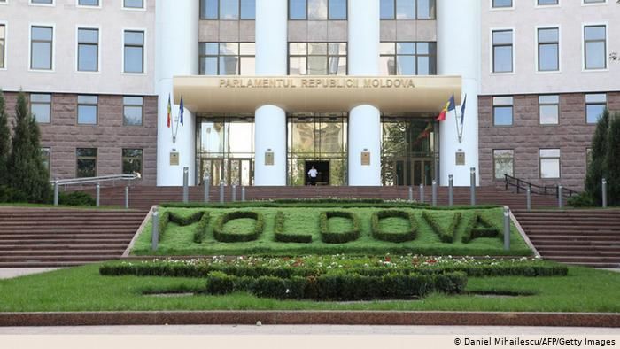 DW рассказала об ограбленной Молдове.