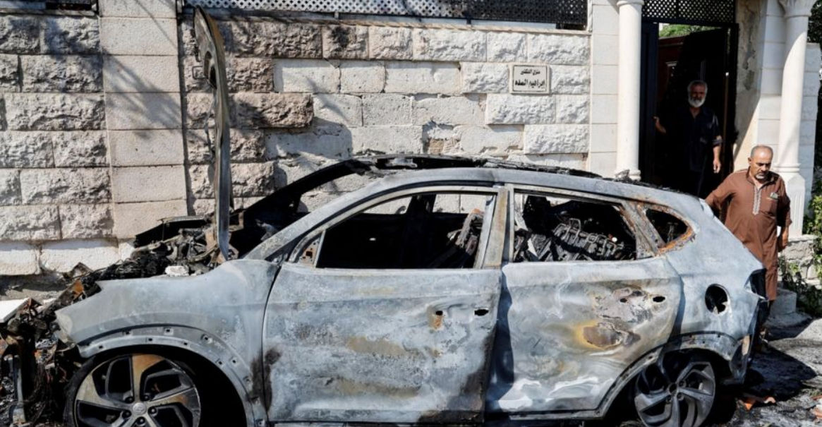 Coloniștii israelieni au incendiat un sat palestinian: O persoană a decedat.