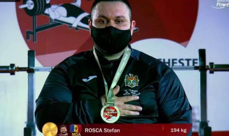 Штефан Рошка завоевал золотую медаль на Кубке мира по пауэрлифтингу.