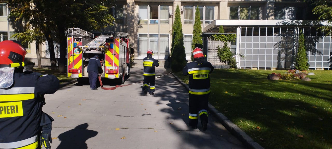 В здании правительства ГИЧС и Служба государственно охраны провели учения.
