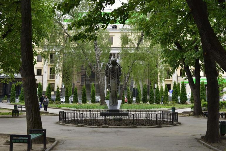 Сквер Михая Эминеску в центре столицы будет отремонтирован и благоустроен.