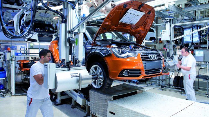 Muncitorii uzinelor Audi și BMW au intrat în grevă. Motivul