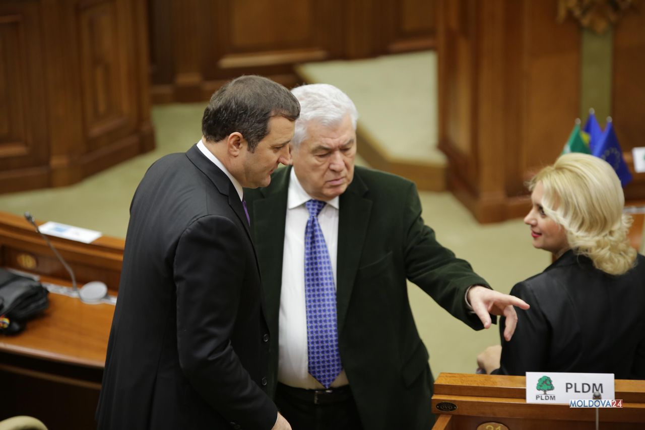Comuniştii le-ar fi amintit deputaţilor din cadrul PLDM şi PD de „o datorie mai veche” privind controlul asupra unor instituţii de stat . Foto: moldova24.info