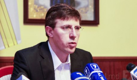 Dorin Chirtoacă a reiterat că renunţă la mandatul de deputat pentru fotoliul de primar al capitalei.