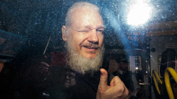 Главред WikiLeaks заявил о поддержке Ассанжа до слушаний в 2020 году.