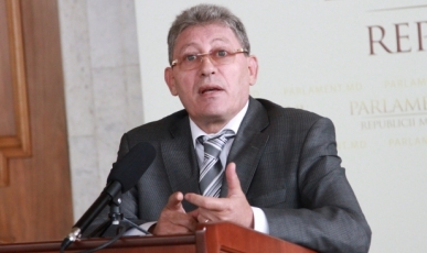 Deputaţii Partidului Liberal sunt nemulţumiţi de faptul că deputaţii comunişti şi cei liberalidemocraţi au votat în unison proiectele de legi în Legislativ.
