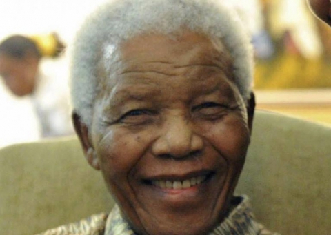 Fostul preşedinte sud-african Nelson Mandela a fost internat din nou în spital 