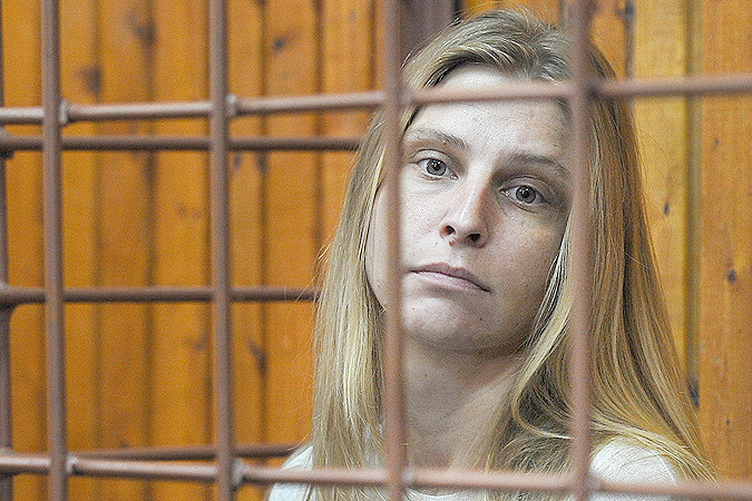 27-летняя Галина Рябкова, находящаяся в изоляторе временного содержания УВД "Мытищинское", решила совершить суицид.