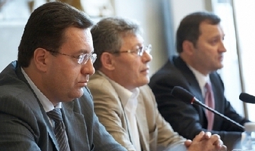 Negociatorii din partea PLDM, PDM şi PL vor relua astăzi negocierile privind constituirea unei noi coaliţii de guvernământ.  