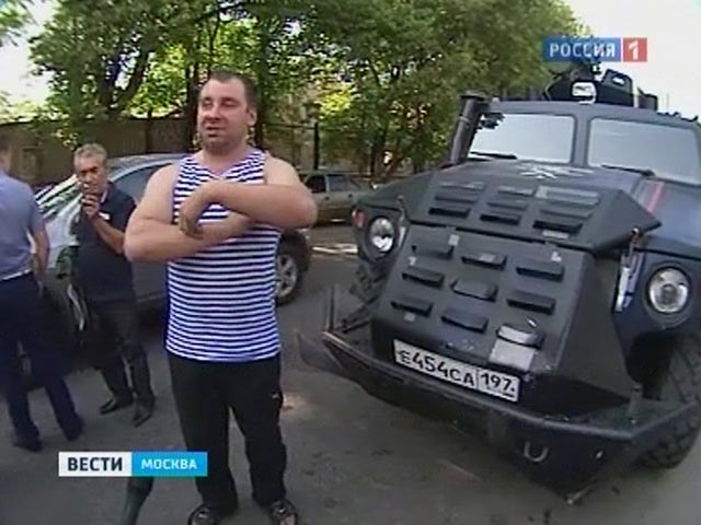 Отмечающие День ВДВ мужчины, по всей видимости, угнали автомобиль.