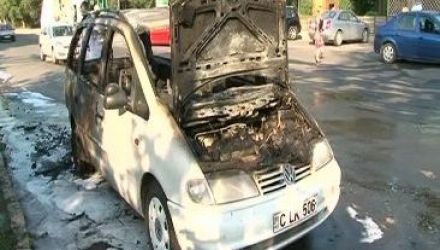 Când s-a întors însă, din automobil rămăsese doar un morman de fiare.