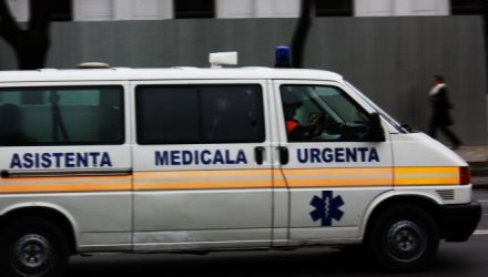 Dintre cei 27 de bolnavi, 14 sunt internați în spital, 3 dintre ei sunt diagnosticați cu salmonelă, iar ceilalți primesc tratament la domiciliu.