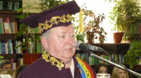 Писатель Сергей Евстратьев, он же ученый экономист.