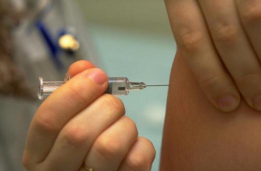 Dacă vaccinul va fi testat cu succes ar putea înlocui triterapia, care are efecte secundare puternice asupra bolnavilor de HIV