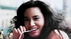 Hang Mioku, fostă cântăreaţă şi model de succes, şi a devenit obsedată de injecţiile cu silicon deoarece îşi dorea o piele căt mai fină.