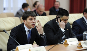 Premierul a avut obiecții și față de modul în care a fost pregătit proiectul pentru reorganizarea CCCEC. Foto: inprofunzime.md