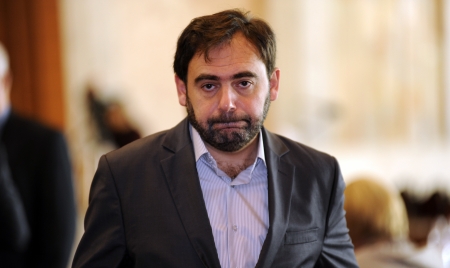 В день объявления о выходе из партии Вадим Мишин сказал коллегам по ПКРМ, что идет к окулисту. Фото: inprofunzime.md
