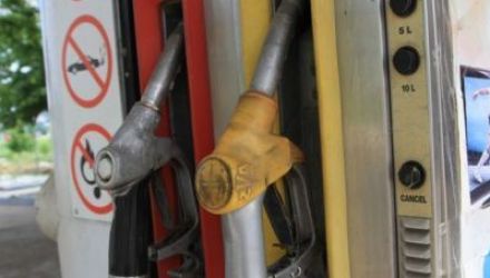 Petroliștii dau vina pe creşterea cotaţiei petrolului la bursele internaţionale peste nivelul de 100 de dolari şi deprecierea dolarului faţă de leul moldovenesc.