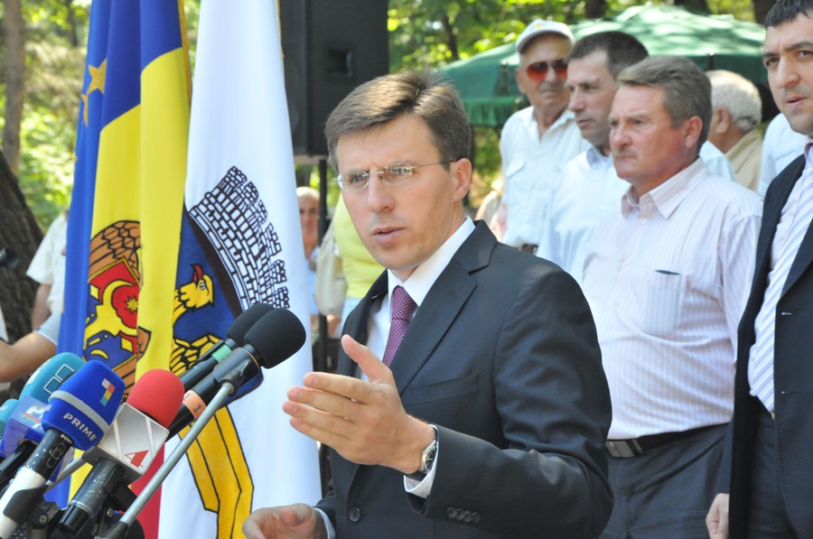 Primarul susține că integrarea țării noastre în structura europeană depinde în mare măsură de modul în care vor fi respectate condițiile impuse de UE. 
