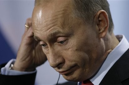 Между тем падение цен на нефть лишает Путина главной опоры, которая позволяла ему именовать рост уровня жизни своей заслугой.