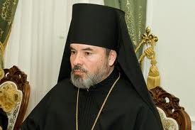 Епископ Маркел отвечает, что не откажется от протестов и настаивает на общем собрании прихожан. Фото: tribuna.md