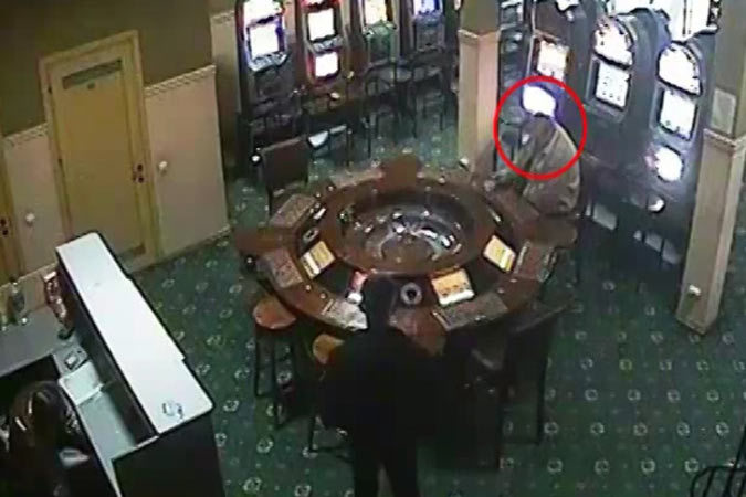 За несколько часов неудачник проиграл около двух тысяч евро. Фото: пресс-служба Генерального комиссариата полиции Кишинева