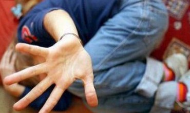 Un bărbat și-a umplut copiii de vânătăi.