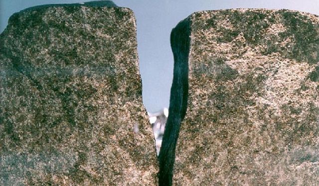 10 dintre meteoriţii analizaţi conţin compuşi ai carbonului şi hidrogenului.