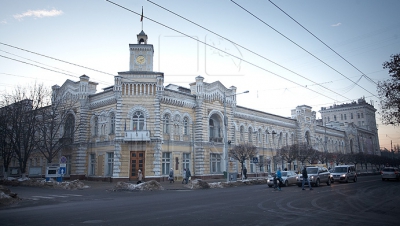 În context, primarul a subliniat că şi elevii şcolilor din Capitală ar putea contribui la curăţenie