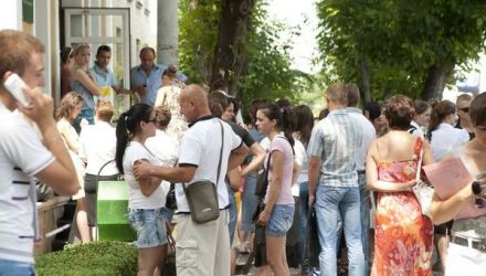 Restul burselor vor fi împărţite între masteranzi şi doctoranzi. 