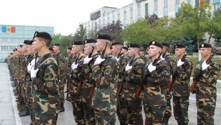 Un soldat de la o unitate militară din Bălţi a fost împuşcat de un coleg. 