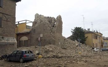 Seismul a fost urmat de două replici, iar zeci de clădiri au fost distruse.