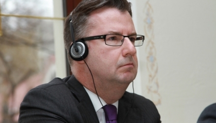 Șeful delegației UE a mai spus că indiferent de funcțiile ocupate, într-o țară democratică toți trebuie să fie egali în fața legii.