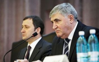 Reamintim că anterior liderul socialiştilor, Igor Dodon şi deputatul neafiliat Mihai Godea au cerut demisia ministrului de Interne, Alexei Roibu