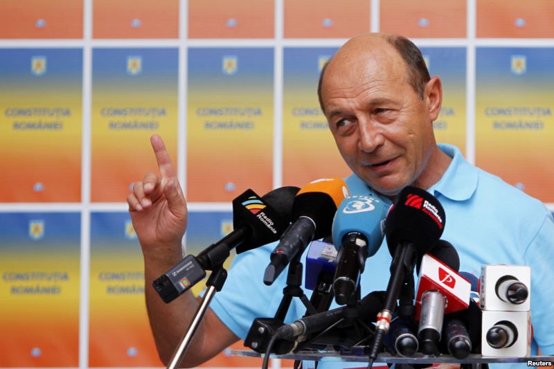 Траян Бэсеску отказался дать оценку политике геноцида маршала Иона Антонеску в период Второй Мировой войны. 